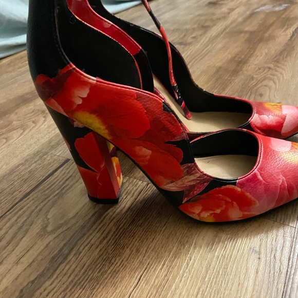 Heels - Picture 4 of 5